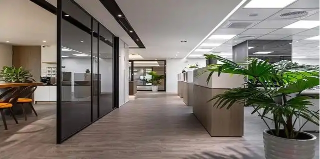 辦公樓裝飾體(tǐ)現(xiàn)了(le)企業(yè)文(wén)化(huà)和(hé)辦公舒适度